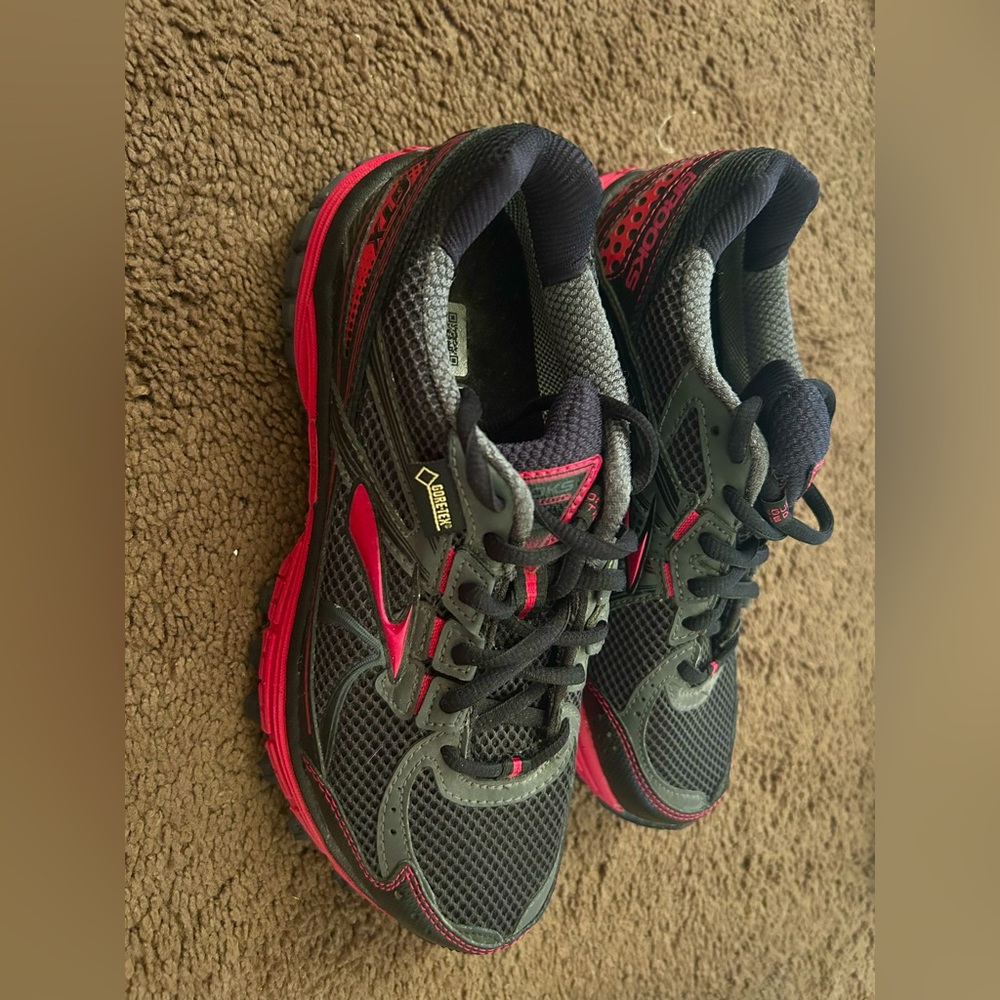 Size 6 - Brooks Adrenaline ASR 10 Gore-Tex Pink, Grey, Black